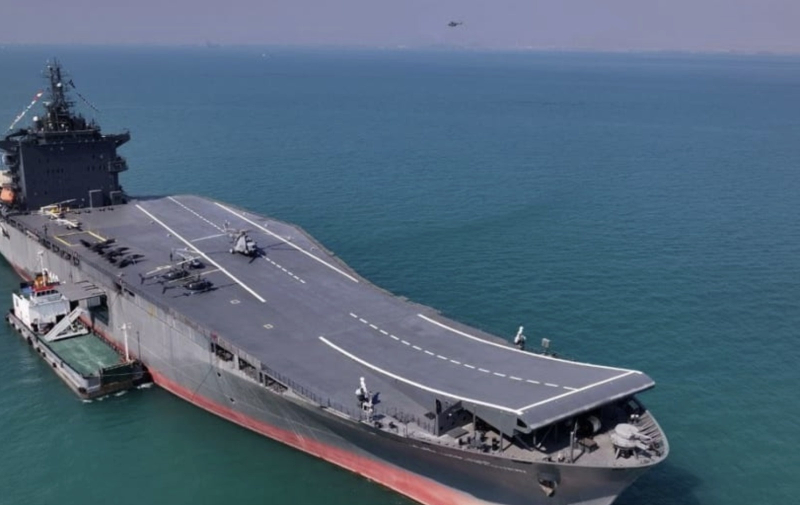 Iran ra mat phuong tien tac chien gay lo ngai toan khu vuc Trung Dong hinh anh