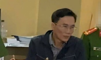 Bat pho phong TN&MT, pho giam doc chi nhanh van phong dat dai o Ca Mau hinh anh