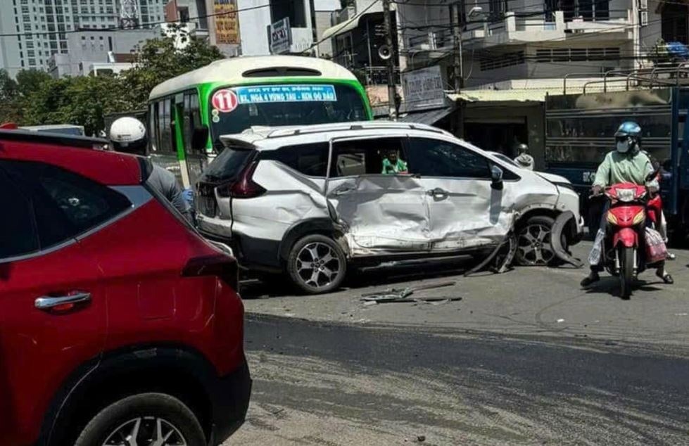 Khoanh khac oto con 'phong nhu bay' o Dong Nai hinh anh