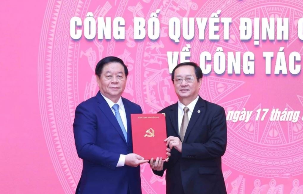 Ong Huynh Thanh Dat giu chuc Pho truong ban Tuyen giao va Dan van TW hinh anh