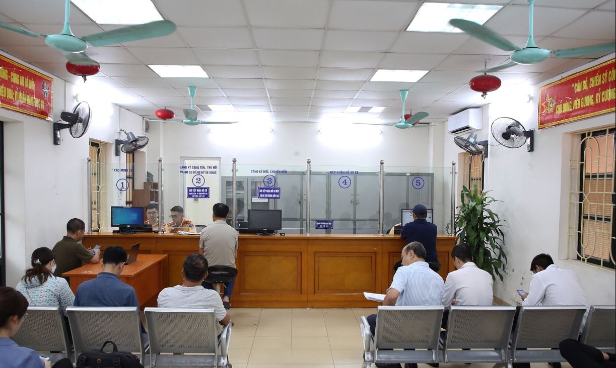 Bo Cong an tiep nhan cap doi GPLX: Nguoi dan duoc nop ho so tai xa hinh anh