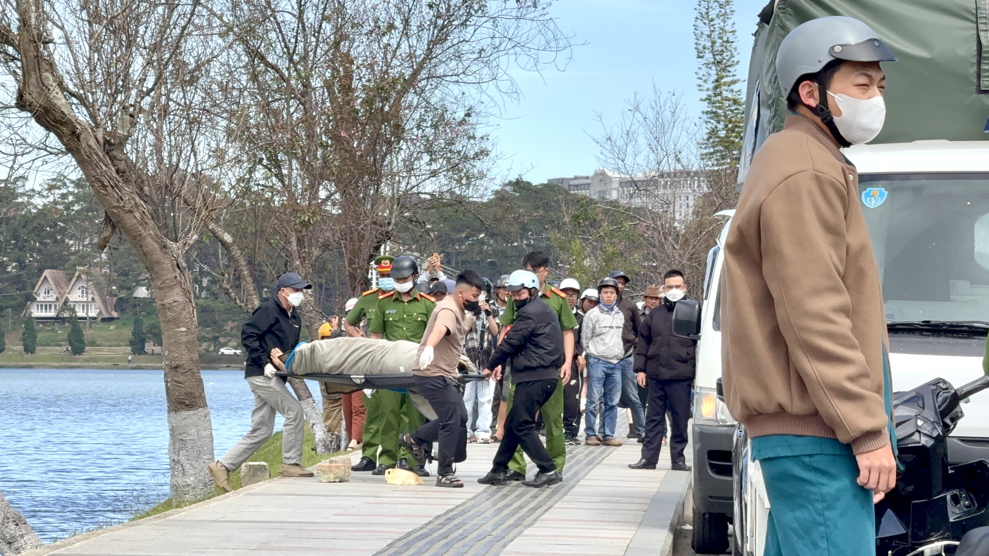 Thi the Xuan Huong anh 1