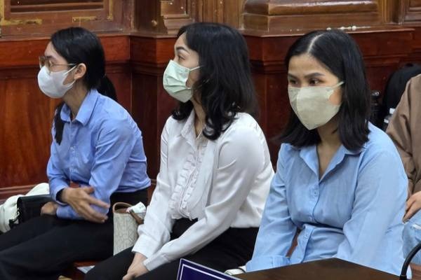 Nguyen giam doc phong giao dich ngan hang lanh 20 nam tu hinh anh