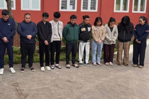 Khoi to 15 doi tuong lien quan duong day lua dao tai Campuchia hinh anh