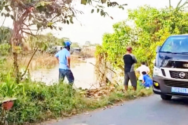 Truy tìm hung thủ,  sát hại,  Người giao thịt heo,  Dìm xác xuống sông ảnh 1 Truy tim hung thu,  sat hai,  Nguoi giao thit heo,  Dim xac xuong song anh 1