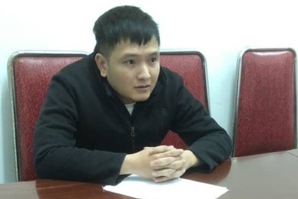 Tam giu nguoi dan ong danh toi tap nam sinh lop 11 mac ao shipper hinh anh