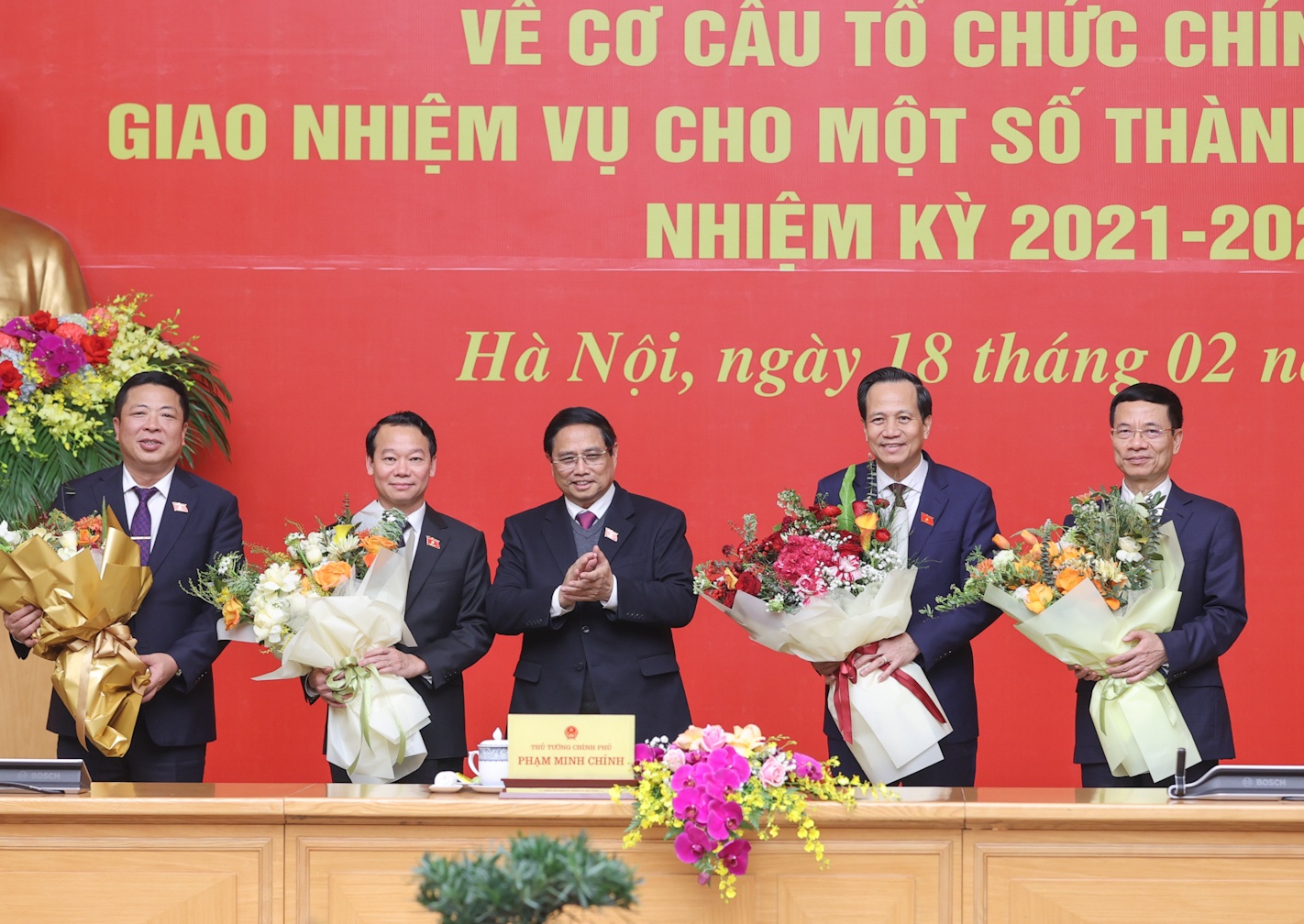 Thu tuong giao nhiem vu cho cac thanh vien Chinh phu moi duoc bo nhiem hinh anh