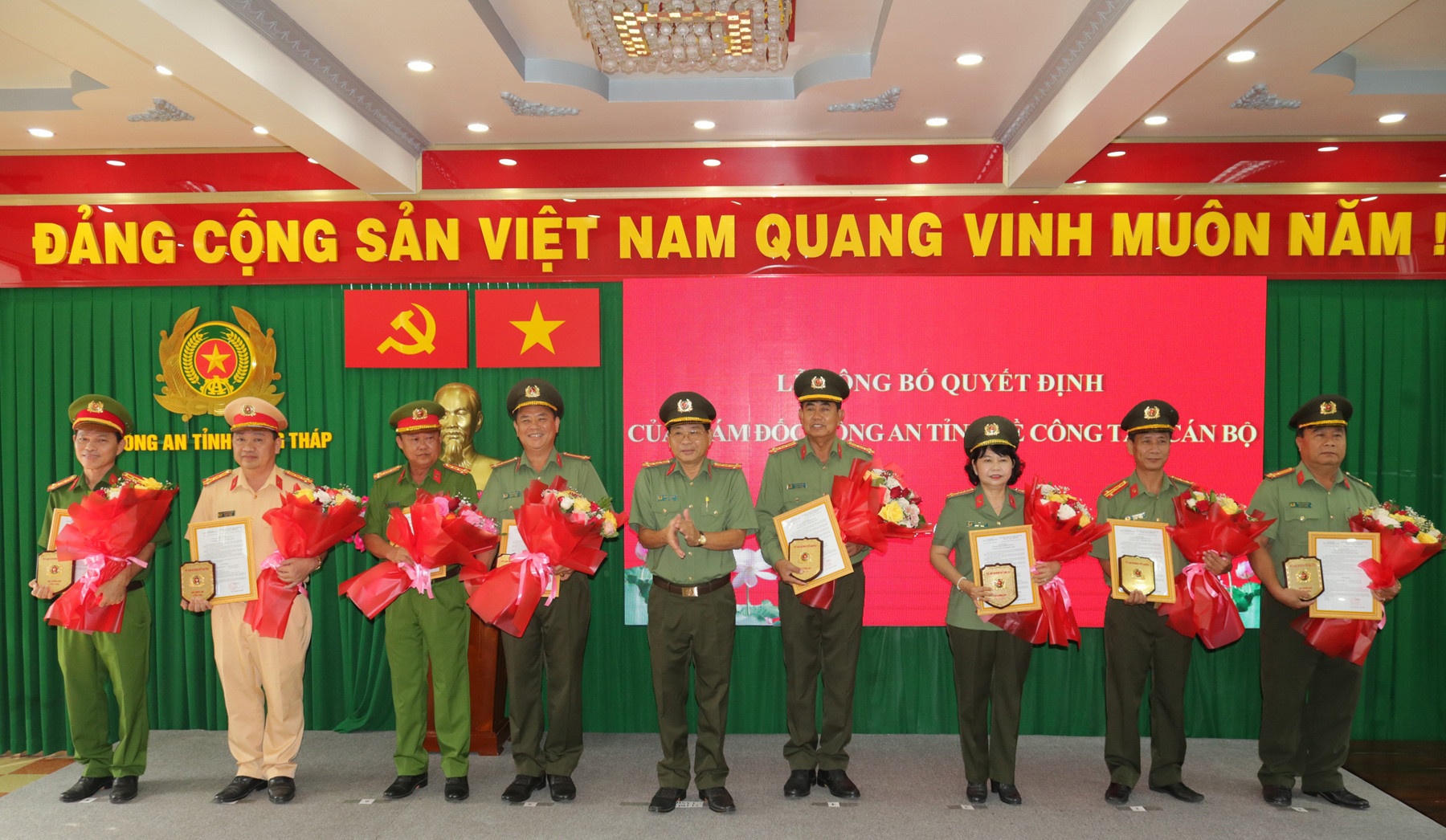 Cong an nghi huu anh 1