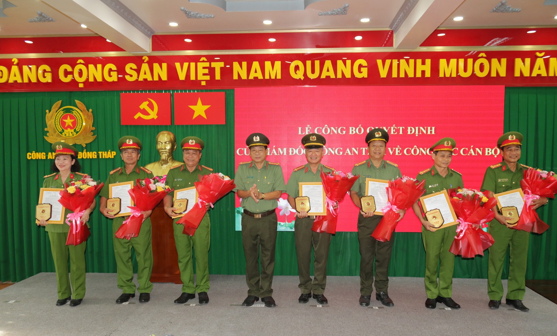 Cong an nghi huu anh 2