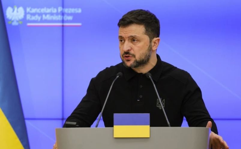 Tong thong Trump dung nhieu tu 'manh bao' chi trich Tong thong Ukraine hinh anh