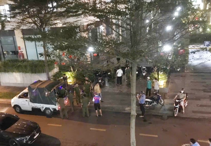 Thanh nien khoa than roi tu lau cao chung cu o TP.HCM hinh anh