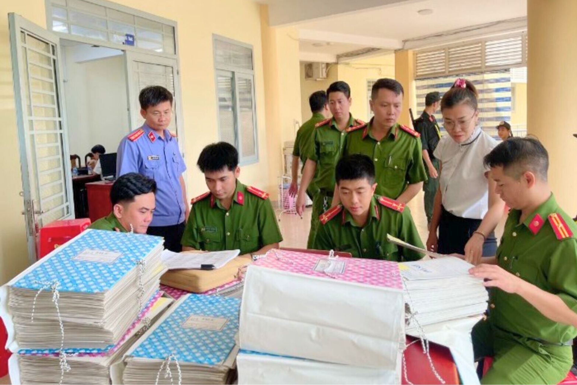 Thu giu hon 10.000 ho so vu sai pham boi thuong o san bay Long Thanh hinh anh