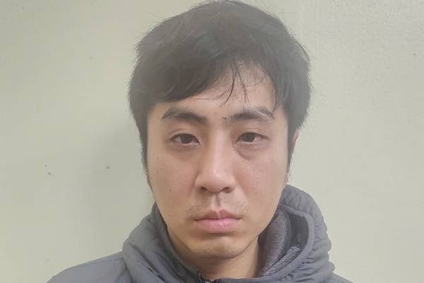 Tai xe mac ao 'xe om cong nghe' phong hoa dot nha co 6 nguoi hinh anh