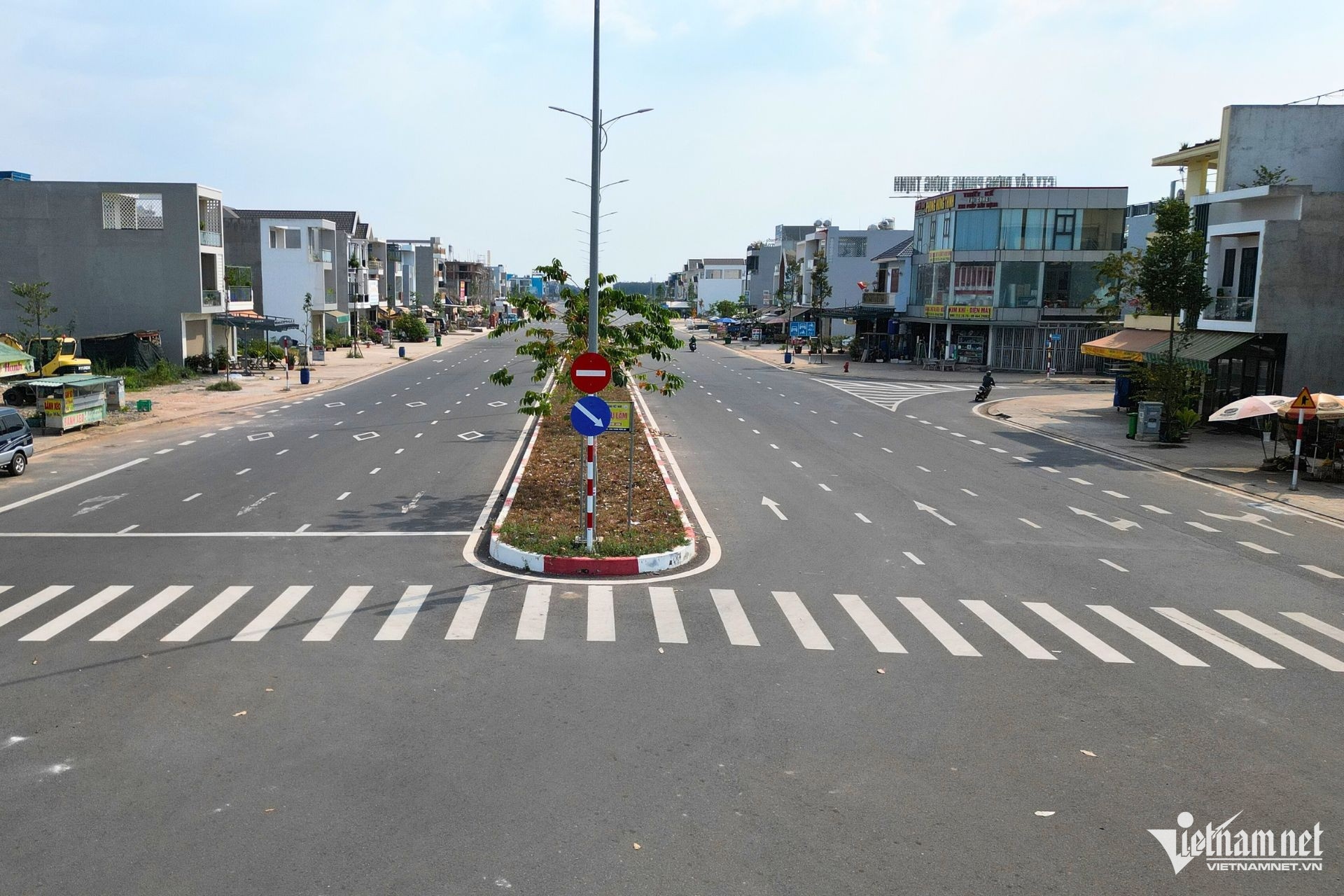 Sai pham boi thuong,  San bay Long Thanh anh 3