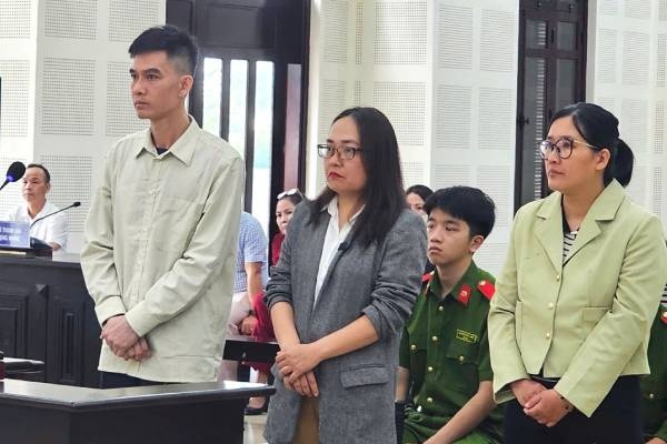 Tuyen an 4 bi cao toi mua ban nguoi sang Dubai va Nga hinh anh