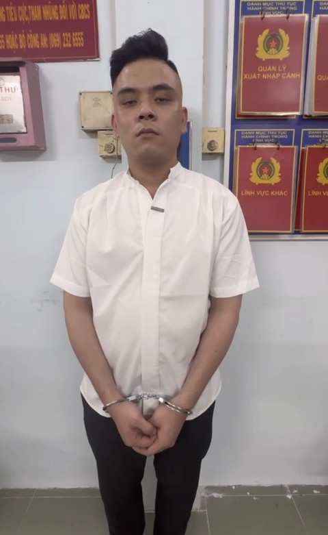 Danh nhan vien,  Bao ve bat tinh,  Tren pho di bo anh 2