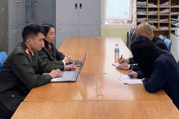 Phu Le khai gi ve clip danh bac? hinh anh