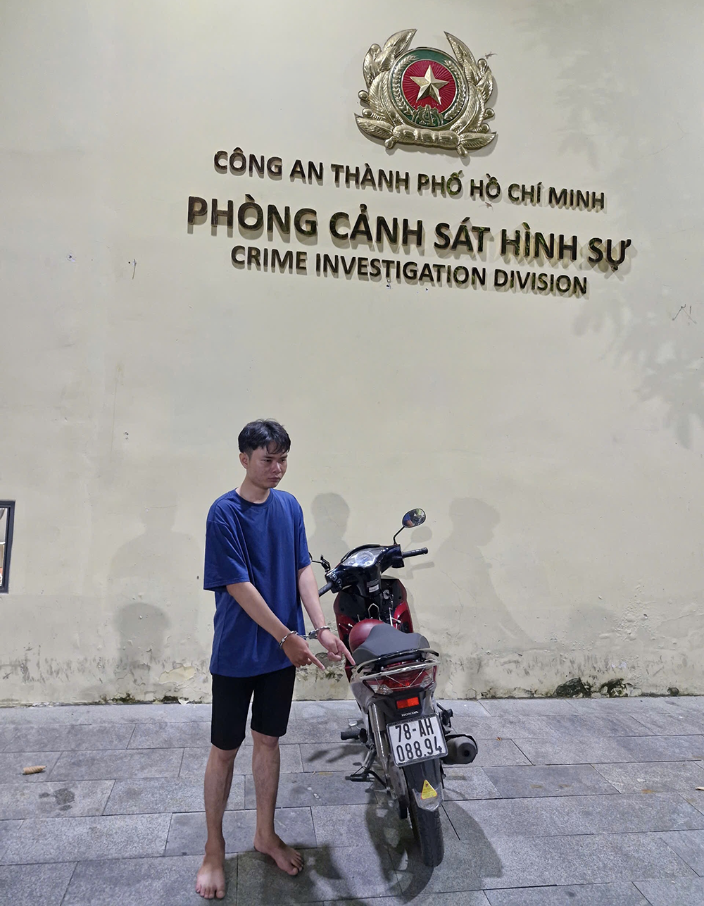 Cửa hàng FPT,  Công ty FPT,  Tập đoàn FPT,  Cướp tiền ảnh 3 Cua hang FPT,  Cong ty FPT,  Tap doan FPT,  Cuop tien anh 3