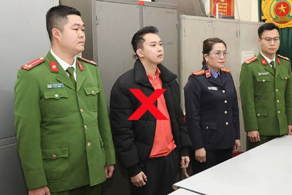 Bat giu nhan vien ngan hang lua dao chiem doat 950 trieu dong hinh anh