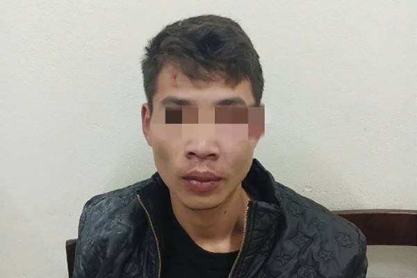 Noi loi chia tay, bi ban trai dung dao dam nhieu nhat truoc cong nha hinh anh