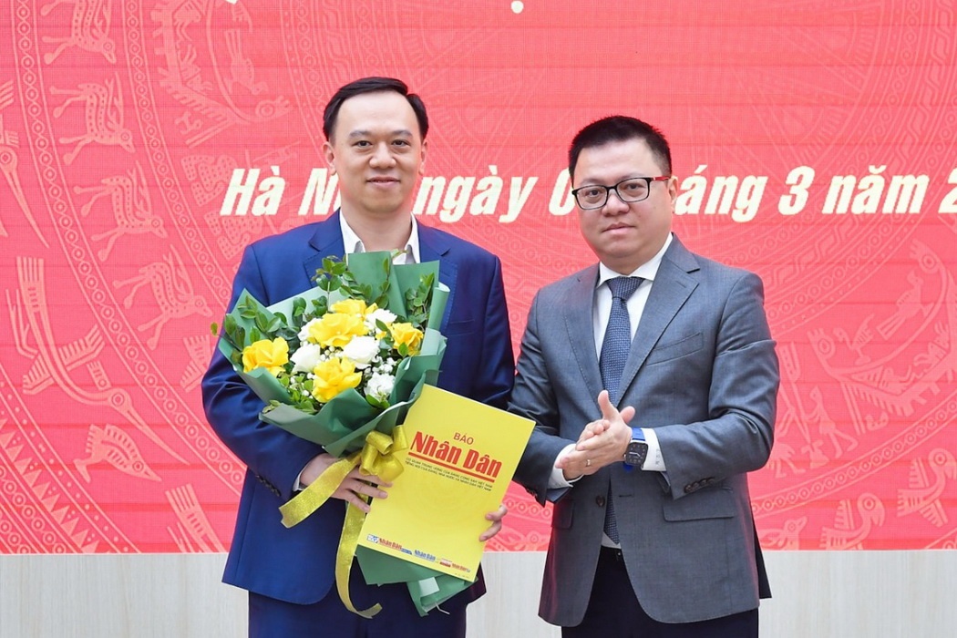 Bao Nhan Dan cong bo cac quyet dinh ve cong tac can bo hinh anh