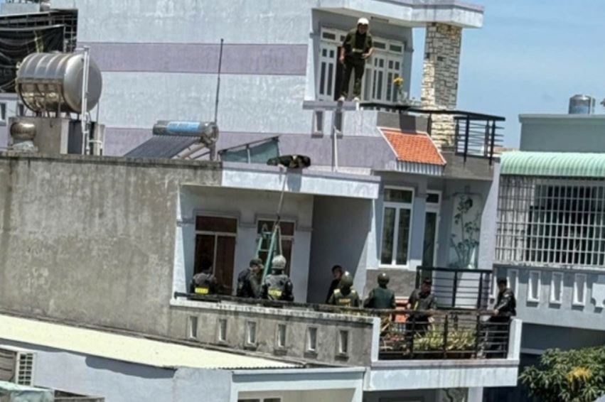 Doi tuong dot xe may, dam trong thuong canh sat o Vung Tau hinh anh