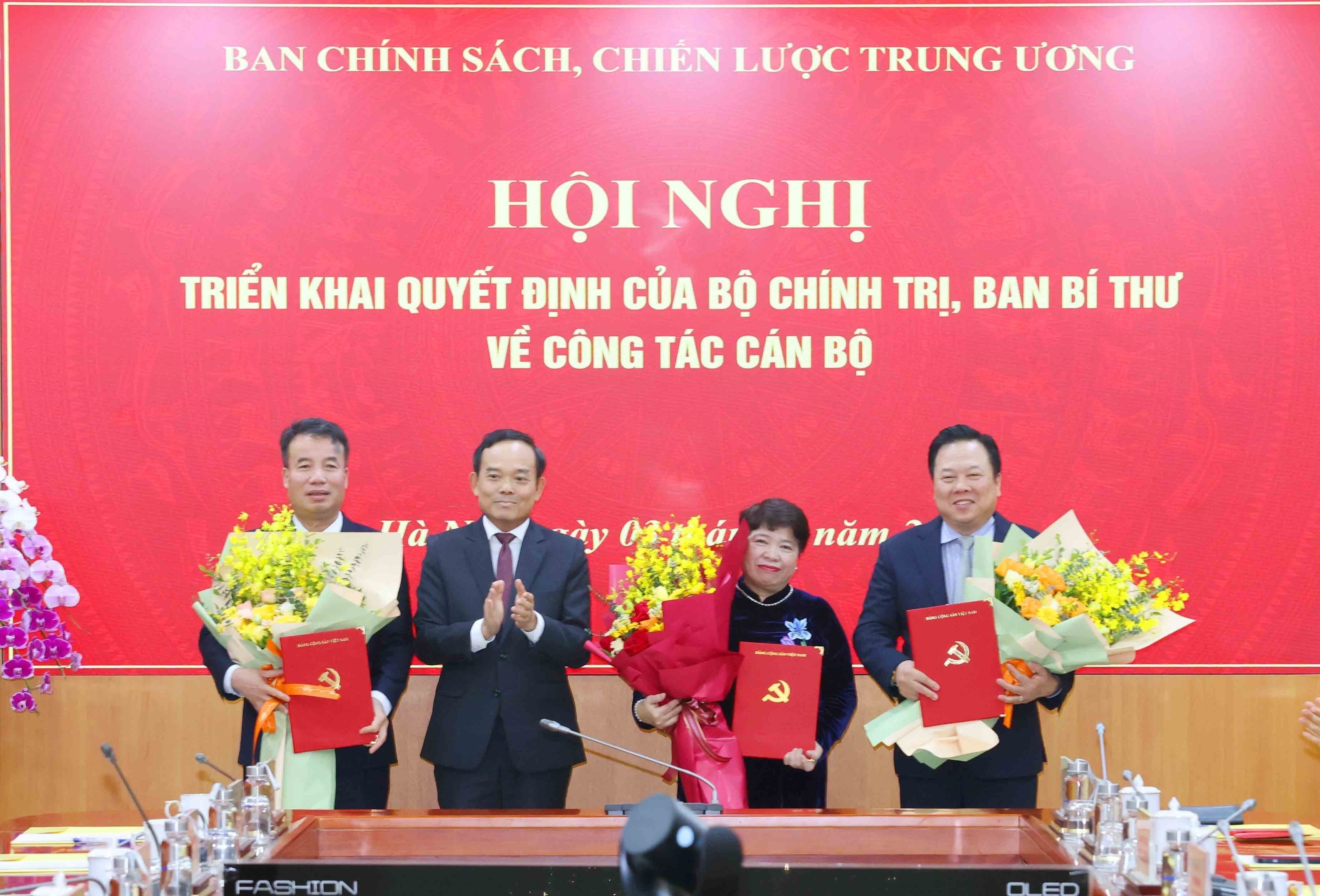 Ban Chinh sach, chien luoc Trung uong co ba tan Pho truong ban hinh anh