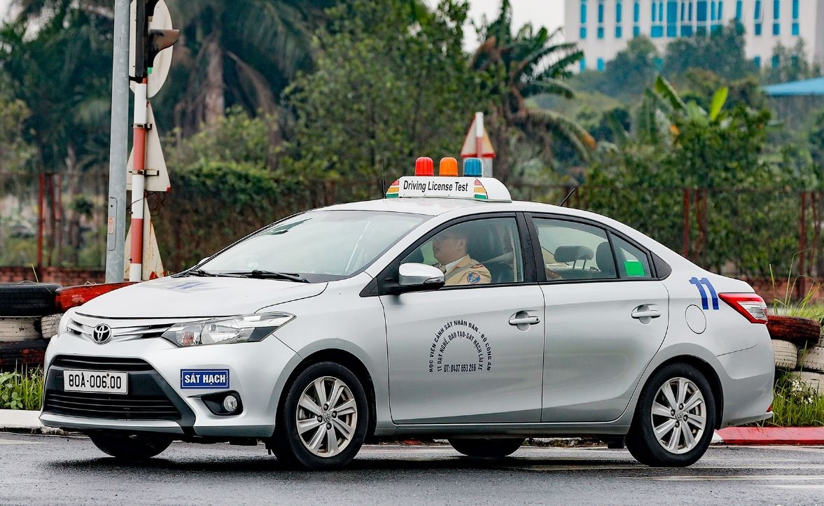 Nguoi co giay phep lai xe qua han phai thi lai noi dung gi? hinh anh