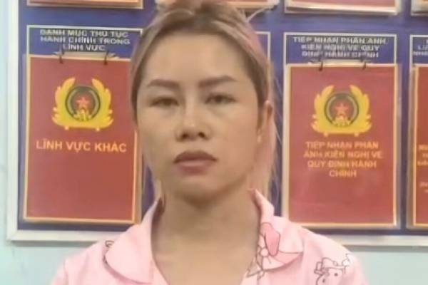 Truy to nu chu quan bar Redlight cung 17 dan em tham gia hon chien hinh anh