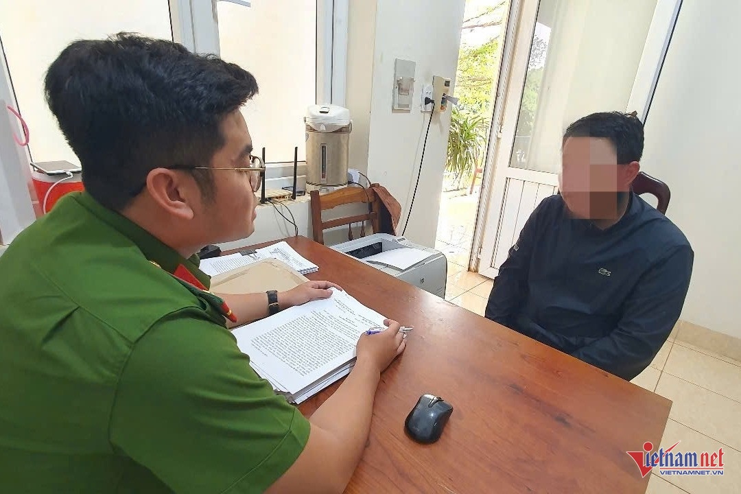 Va chạm giao thông,  Đá tới tấp,  Vào mặt thanh niên ảnh 1 Va cham giao thong,  Da toi tap,  Vao mat thanh nien anh 1
