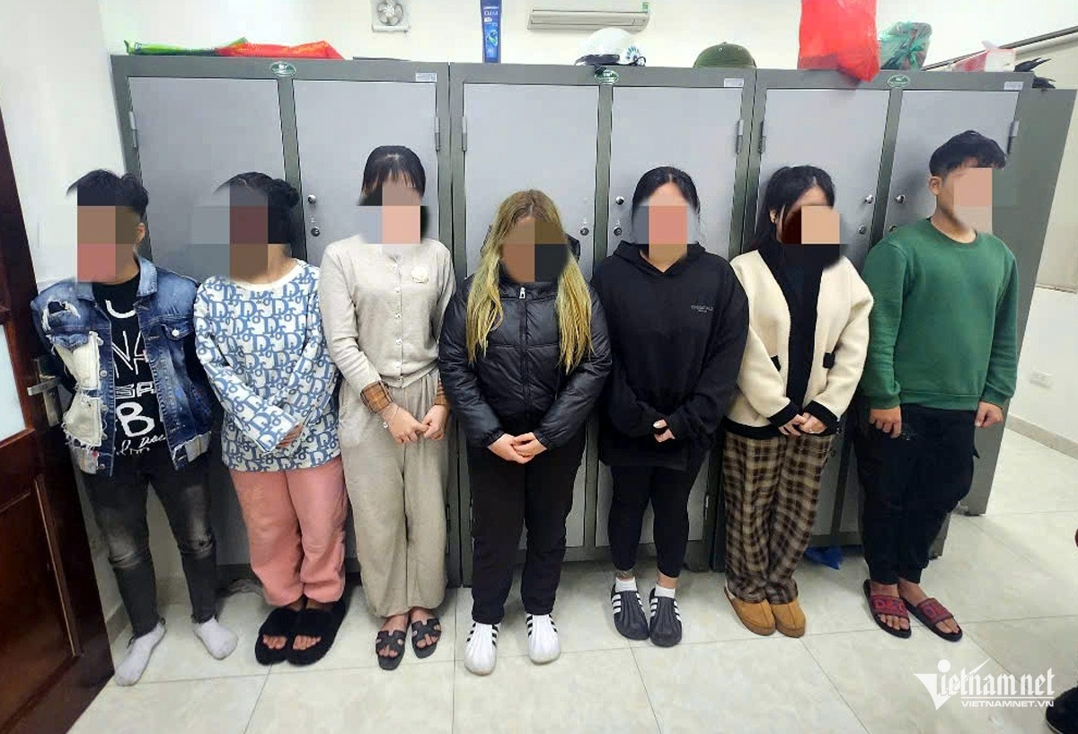 Danh hoi dong,  Co gai 17 tuoi,  Ha Noi anh 1