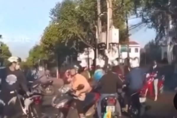 Dieu tra vu thanh nien danh nguoi giua pho sau va cham giao thong hinh anh