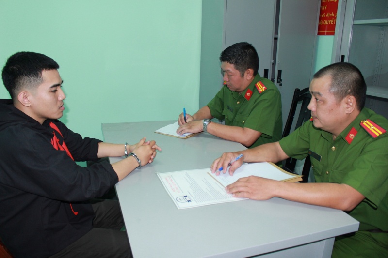 khieng quan tai,  Dieu pho,  khieng quan tai,  Truoc cho Ben Thanh anh 3