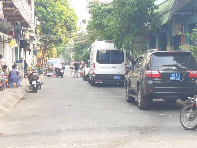 Trước cửa phòng trọ,  Vết thương ở cổ ảnh 2 Truoc cua phong tro,  Vet thuong o co anh 2
