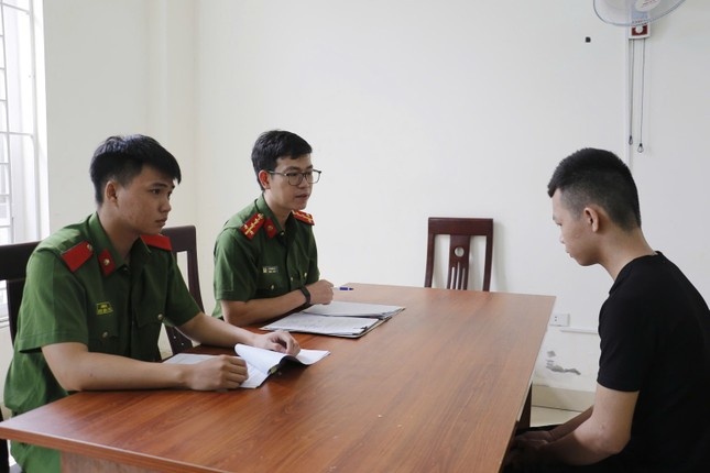 Kich ban,  Lai truoc lo sau anh 2