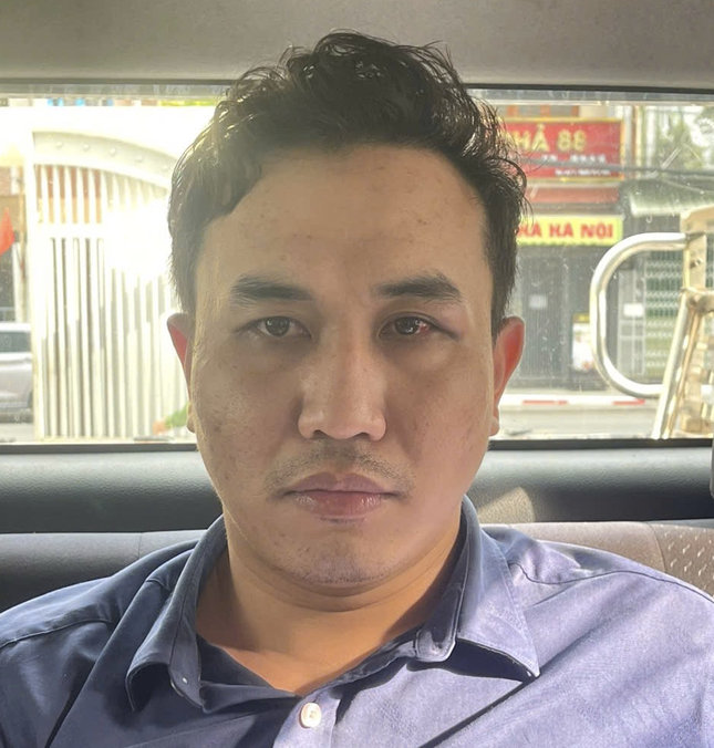 Kẻ cướp cầm dao,  Đi vào quán ảnh 2 Ke cuop cam dao,  Di vao quan anh 2