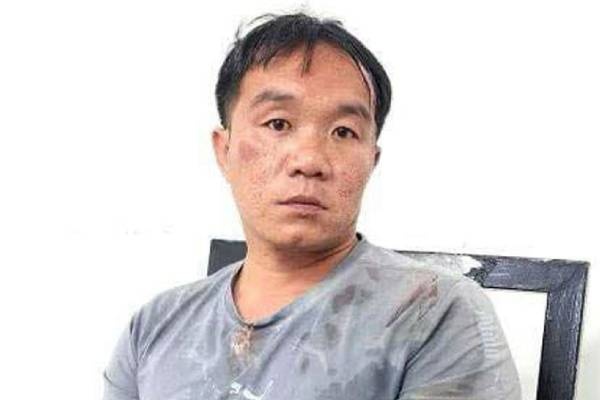 Bat doi tuong dam tu vong chien si canh sat co dong hinh anh