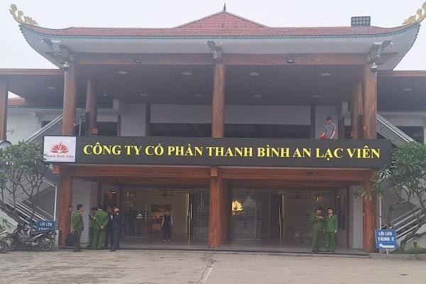 Cong an xuat hien o Thanh Binh An Lac Vien sau vu to ep mua hu tro cot hinh anh