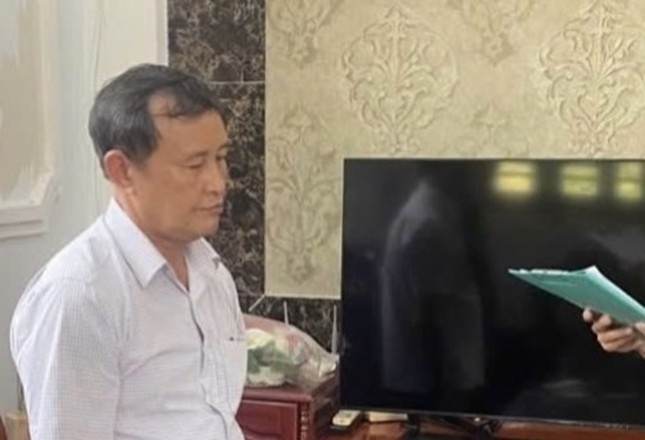 Bat Giam doc Cong ty phat trien nha Ca Mau hinh anh