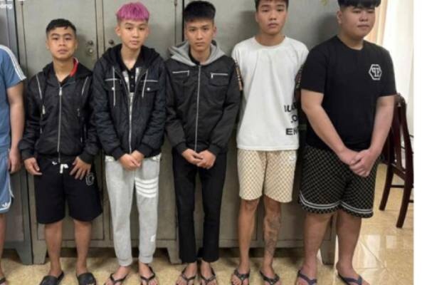 Bat nhom thanh thieu nien o Hue chuyen chan xe tran lot tai san hinh anh