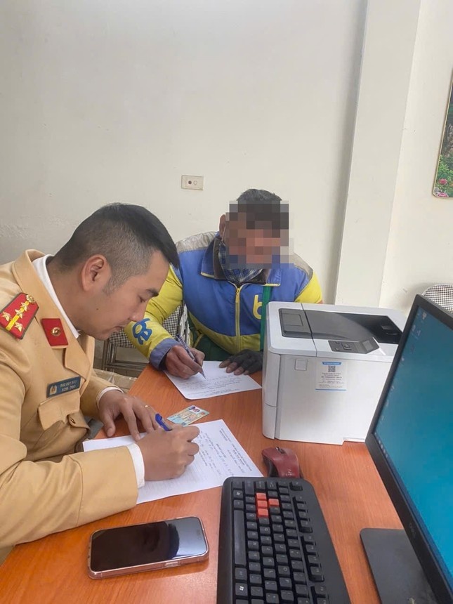 Ngồi trên ca pô, Tài xế, Hà Nội ảnh 2 Ngoi tren ca po, Tai xe, Ha Noi anh 2