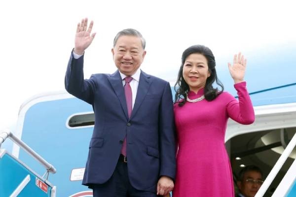 Tong Bi thu To Lam va Phu nhan len duong tham Indonesia va Singapore hinh anh