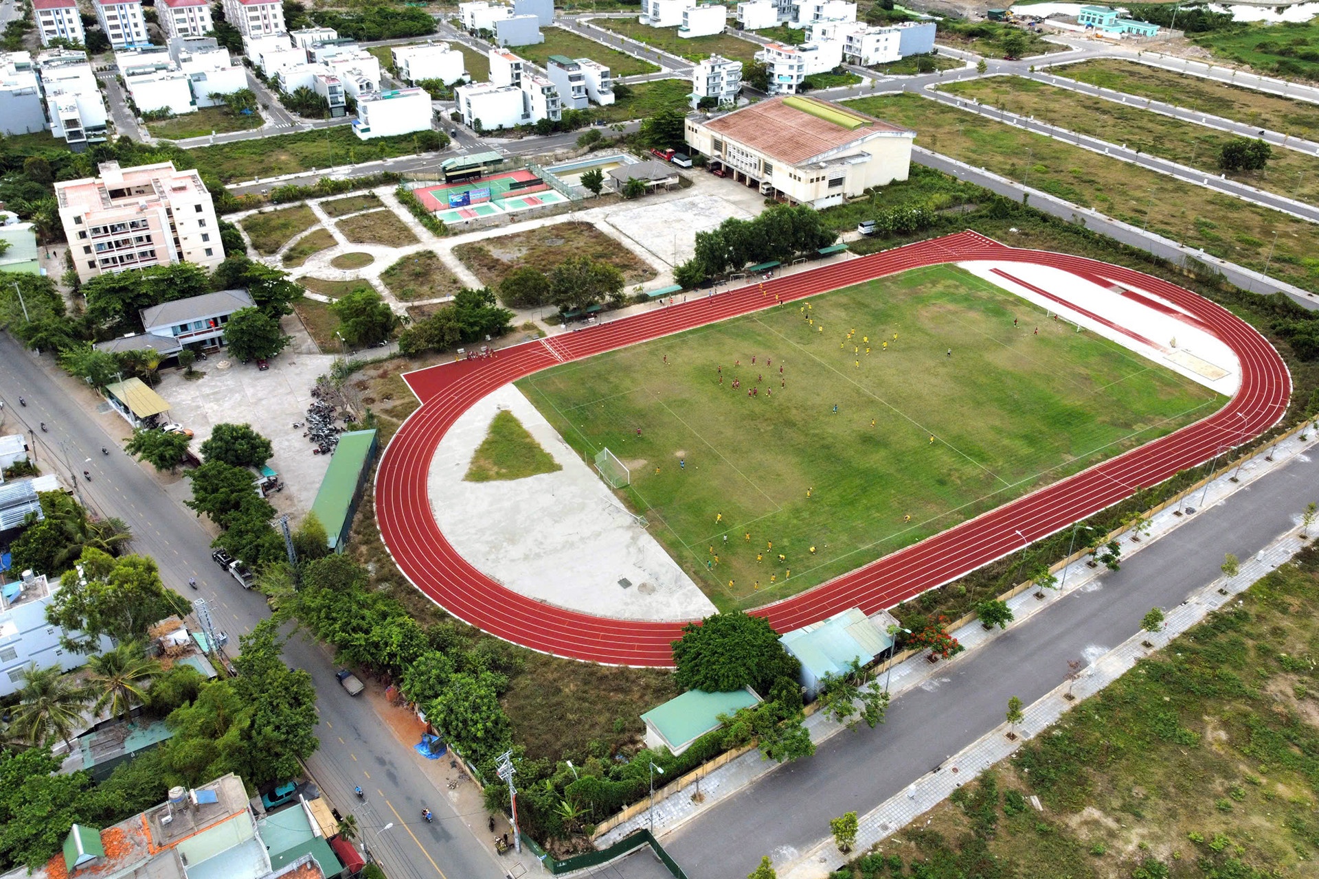 Giam doc Trung tam the thao tinh Khanh Hoa xin tu chuc hinh anh