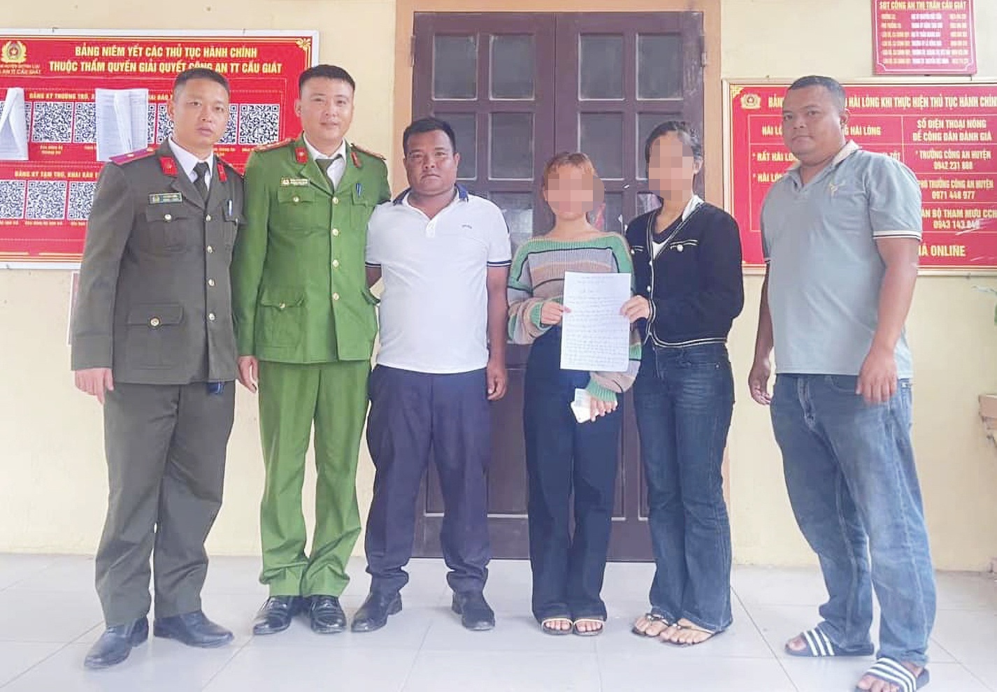 Tin loi nguoi la, hai be gai bo nha di lam 'viec nhe luong cao' hinh anh