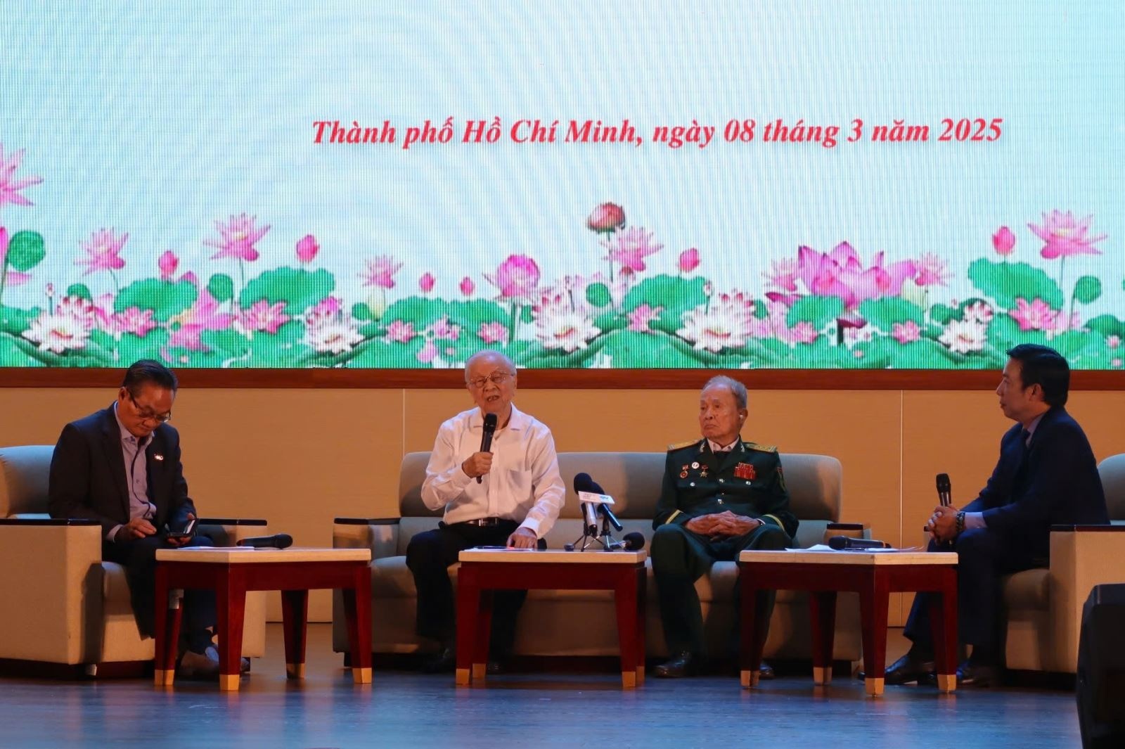 Hoi nghi bao cao vien anh 1