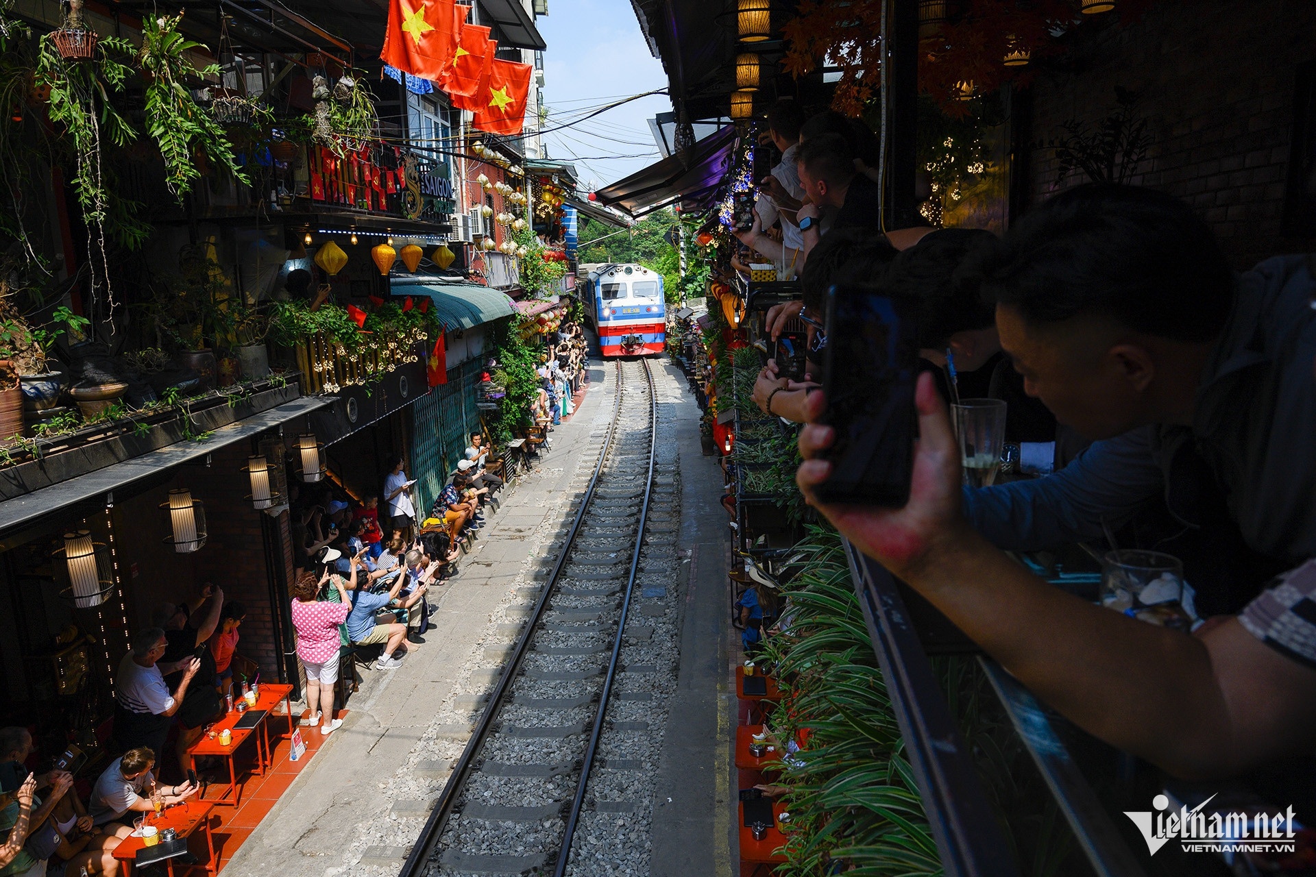 Pho duong tau Ha Noi anh 1
