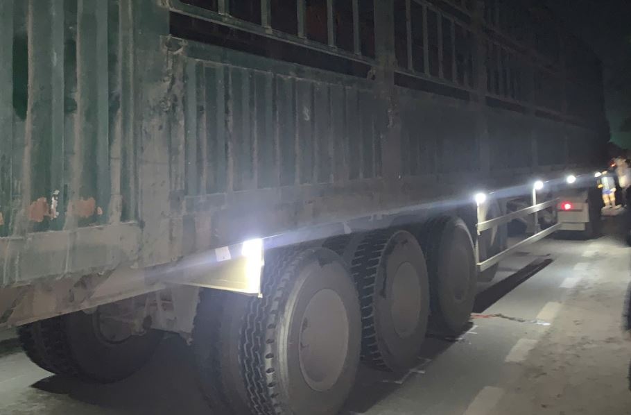 Va cham xe dau keo, hai hoc sinh lop 9 tu vong tai cho hinh anh