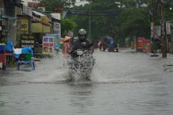Mua lon bat thuong o Tay Nguyen va Nam Bo hinh anh