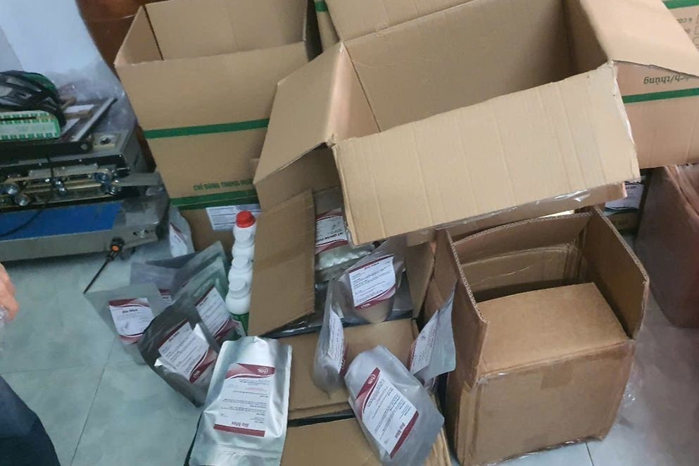 Phat hien cong ty nghi san xuat thuoc thuy san kem chat luong, lam gia hinh anh