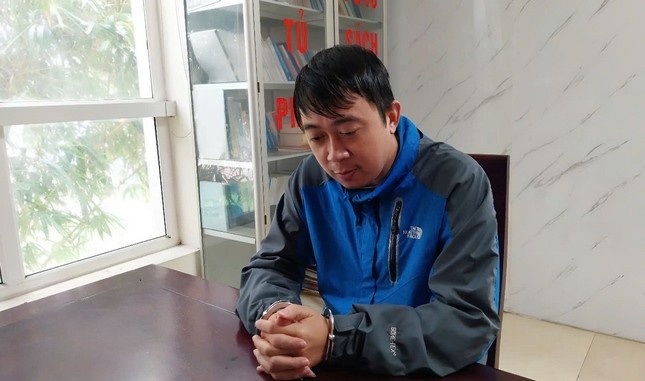 Thue 6 oto tu lai dem cam co, chiem doat hang ty dong hinh anh